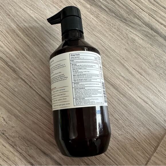 THEORIE embers and berries hand soap - Picture 6 of 10